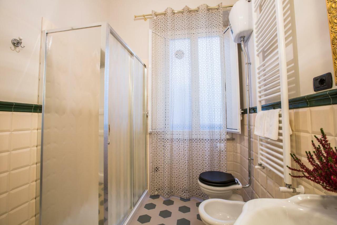 Art Nouveau Roma Colosseo Suites Exterior photo
